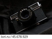 Винтажный плёночный фотоаппарат. Стоковое фото, фотограф Дмитрий Кравченко / Фотобанк Лори