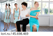 Happy girl an boy dancing foxtrot in choreographic studio. Стоковое фото, фотограф Яков Филимонов / Фотобанк Лори