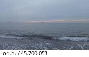 Берег черного моря  на закате в Грузии, Батуми  с видом на корабли. Спокойный вид Чёрного моря в лучах закатного солнца. Стоковое видео, видеограф Анна Чижова / Фотобанк Лори