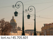 Фонари Краснофлотского моста на фоне набережной реки Мойки. Санкт-Петербург (2009 год). Стоковое фото, фотограф Александр Алексеев / Фотобанк Лори