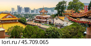 Kek Lok Si Temple Penang Malaysia panoramic view traditional Chinese architecture golden roofs pagoda lush greenery city skyline famous tourist attraction cultural heritage serene landscape. Стоковое фото, фотограф Павел Муравьев / Фотобанк Лори