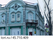 Старый каменный  дом - особняк в городе Иркутске на улице Кирова, Дом купцов Котельниковых (2020 год). Редакционное фото, фотограф Юрий Карачев / Фотобанк Лори