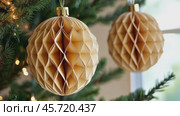 Honeycomb Paper Ornaments Hanging on a Christmas Tree. Paper Christmas Handmade foldable decor. Winter Creativity Crafts. Trendy Eco DIY. Modern Decoration. Boho Design. Structural 3d Origami Toy. Стоковое AI-видео, аниматор Марина Демидюк / Фотобанк Лори