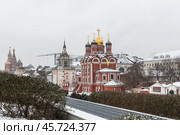 Moscow, Russia - December 13, 2020: Zaryadye landscape park in the center of Moscow. Редакционное фото, фотограф Ольга Сейфутдинова / Фотобанк Лори