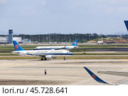 China Southern Airlines planes at Baiyun International Airport in Guangzhou, China. Редакционное фото, фотограф Андрей Иванов / Фотобанк Лори