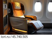 Luxurious first class seat providing comfort during long flights. Стоковое AI-изображение, AI-художник Иван Рябоконь / Фотобанк Лори
