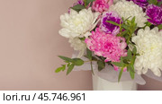 Video of beautiful bouquet of delicate fresh flowers on light pink background. Greeting card for birthday, women's day March 8, Valentine's Day, mother's day or anniversary. Empty space for congratulation text. Стоковое видео, видеограф Виктория Катьянова / Фотобанк Лори