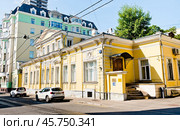 Городская усадьба П.А. Новикова — Н.В. Смольянинова — Л.М. Савёлова. Главный дом. Трубниковский переулок, дом 15 строение 1. Москва. Россия (2024 год). Редакционное фото, фотограф E. O. / Фотобанк Лори