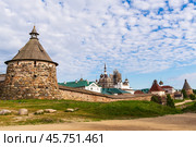 Внешний периметр стен Соловецкой крепости (2016 год). Редакционное фото, фотограф Сергей Веселовский / Фотобанк Лори