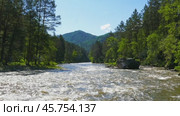 Mountain river landscape, Altai, Russia. Стоковое видео, видеограф Михаил Коханчиков / Фотобанк Лори