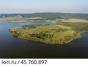Южный Урал, Башкортостан, берега Нугушского водохранилища летом. Вид с воздуха. Southern Urals, Bashkortostan, the shores of the Nugush reservoir in summer. Aerial view. Стоковое фото, фотограф Евгений Романов / Фотобанк Лори