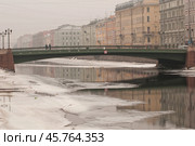 Ранняя весна в Санкт-Петербурге. Туманная Фонтанка (2010 год). Стоковое фото, фотограф Александр Алексеев / Фотобанк Лори