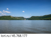 Южный Урал, Башкортостан, Нугушское водохранилище в месте впадения реки Нугуш. Southern Urals, Bashkortostan, Nugush reservoir at the confluence of the Nugush River. Стоковое фото, фотограф Евгений Романов / Фотобанк Лори