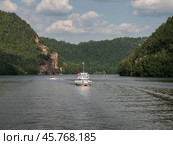 Южный Урал, Башкортостан, Нугушское водохранилище в месте впадения реки Нугуш. Southern Urals, Bashkortostan, Nugush reservoir at the confluence of the Nugush River. Стоковое фото, фотограф Евгений Романов / Фотобанк Лори