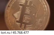Gold Bitcoin Symbol beautifully placed on a Wooden Surface. Close up. Стоковое видео, видеограф Степанов Григорий / Фотобанк Лори