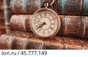 Vintage pocket watch. Vintage background Concept of time history. Стоковое видео, видеограф Андрей Армягов / Фотобанк Лори