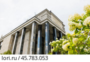 Российская государственная библиотека. Летний день.  Москва. Россия (2024 год). Редакционное фото, фотограф E. O. / Фотобанк Лори