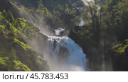 Latefossen is one of the most visited waterfalls in Norway and is located near Skare and Odda in the region Hordaland, Norway. Consists of two separate streams flowing down from the lake Lotevatnet. (2020 год). Стоковое видео, видеограф Андрей Армягов / Фотобанк Лори