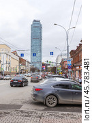 Vertical street view with Vysotsky skyscraper, Ekaterinburg. Редакционное фото, фотограф EugeneSergeev / Фотобанк Лори
