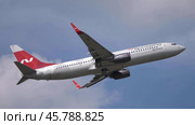 MOSCOW , RUSSIA, June 10, 2019: The Commercial passenger airplane flying overhead on sunny day on June 10, 2019 in Moscow, Russia. Стоковое фото, фотограф Фотограф / Фотобанк Лори