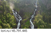 Latefossen is one of the most visited waterfalls in Norway and is located near Skare and Odda in the region Hordaland, Norway. Consists of two separate streams flowing down from the lake Lotevatnet. (2019 год). Стоковое видео, видеограф Андрей Армягов / Фотобанк Лори