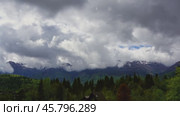 Mountain alps landscape with house and trees. Стоковое видео, видеограф Михаил Коханчиков / Фотобанк Лори