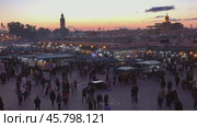 Jemaa el Fna square crowded at sunset, Marrakesh (2018 год). Стоковое видео, видеограф Михаил Коханчиков / Фотобанк Лори