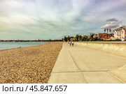 Rocky beach and surf zone near the Tereshkova embankment in the city of Yevpatoriya. Редакционное фото, фотограф Владимир Ушаров / Фотобанк Лори