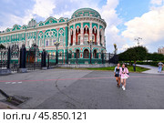 Город Екатеринбург.  Ротонда дома Севастьянова (2024 год). Редакционное фото, фотограф Александр Тараканов / Фотобанк Лори