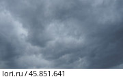 A blanket of dark clouds envelops the skyline, signaling an impending storm. The atmosphere becomes tense as the wind picks up and evening sets in. Time lapse. Стоковое видео, видеограф Юлия Петровская / Фотобанк Лори
