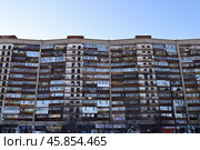 Старый мнгоквартирный дом. Город Тюмень. Улица Республики, дом 92. Стоковое фото, фотограф Александр Тараканов / Фотобанк Лори