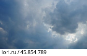 A blanket of dark clouds envelops the skyline, signaling an impending storm. The atmosphere becomes tense as the wind picks up and evening sets in. Time lapse. Стоковое видео, видеограф Юлия Петровская / Фотобанк Лори