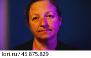 Woman in Colorful Lighting with Changing Expressions. Стоковое видео, видеограф Данил Руденко / Фотобанк Лори