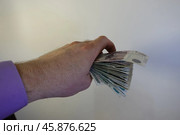 Деньги в руке. Money in hand. Стоковое фото, фотограф Юрий Пуликов / Фотобанк Лори