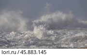 Splashes from ocean big waves slow motion. Стоковое видео, видеограф Михаил Коханчиков / Фотобанк Лори