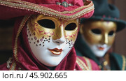 Exploring the Cultural Significance of Venetian Masks in a Vibrant Carnival Setting. Стоковое AI-видео, аниматор Sergey Grishin / Фотобанк Лори