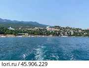 Вид на Гурзуф с моря, Крым (2023 год). Стоковое фото, фотограф Мария Кылосова / Фотобанк Лори