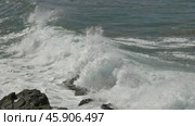 Splashes of atlantic ocean big waves, slow motion. Стоковое видео, видеограф Михаил Коханчиков / Фотобанк Лори