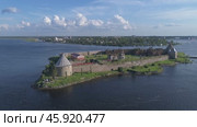 Aerial around view on fortress Oreshek in Russia (2018 год). Стоковое видео, видеограф Михаил Коханчиков / Фотобанк Лори