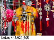 Chinese red Christmas lanterns on Tverskaya Street in Moscow. Close-up. The first ever meeting of the Chinese New Year 2024 in Moscow. Стоковое фото, фотограф Photojuli / Фотобанк Лори