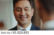 Businessman smiling during a job interview. Стоковое видео, видеограф Данил Руденко / Фотобанк Лори