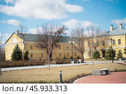 Здания (памятники архитектуры) в Астраханском кремле - бывшие казармы Астраханского гарнизона (2017 год). Стоковое фото, фотограф Павел Просянов / Фотобанк Лори