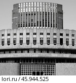 Недостроенное здание дворца культуры объединения "Светлана" Стоковое фото, фотограф Станислав Кноп / Фотобанк Лори