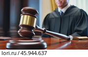 A judge sits behind the gavel in a dynamic courtroom, capturing justice in action. Стоковое AI-видео, аниматор Zakharova Natasha / Фотобанк Лори
