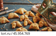 Celebrate Purim With Hamantaschen, Carnival Masks, and Festive Noisemakers in a Joyful Gathering. Стоковое AI-видео, аниматор Sergey Grishin / Фотобанк Лори