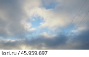 Observe dynamic flow of clouds against a vibrant blue sky, real time capture. Experience gradual shifts in skyscape during different moments in the day. Weather forecast. Climate change. Slow motion. Стоковое видео, видеограф Юлия Петровская / Фотобанк Лори