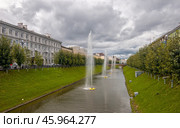 Фонтаны на водном канале Булак. Казань (2024 год). Редакционное фото, фотограф Олег Пученков / Фотобанк Лори