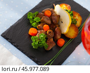 Fried chicken hearts with baked vegetables. Стоковое фото, фотограф Яков Филимонов / Фотобанк Лори