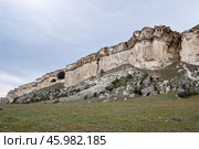 Белая скала Ак-кая, скальные гроты (Крым, Белогорский район) (2009 год). Редакционное фото, фотограф Snezka / Фотобанк Лори