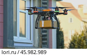 Orange delivery drone approaching residential building. Стоковое AI-видео, аниматор Юрий Поздников / Фотобанк Лори